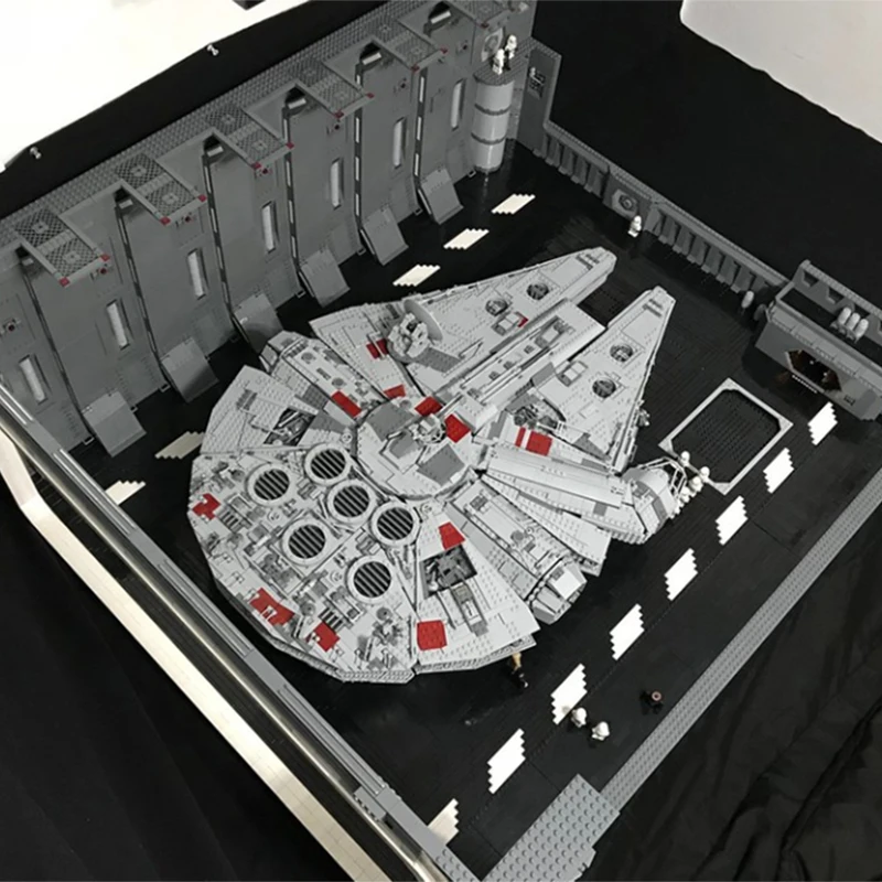 

NEW MOC Star Wars Escape from Docking Bay 327 Hanger Scale UCS falcon fit starwars technic figures for 05132 75192 kid