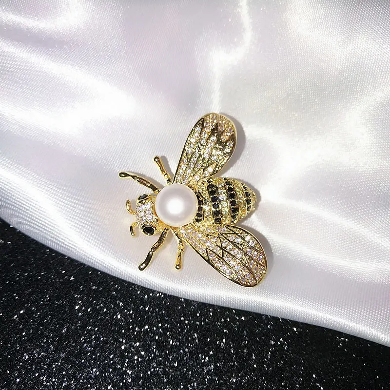 Funny little bee Brooch female pearl Rhinestone cardigan suit Brooches Pin neckpin accessories gift
