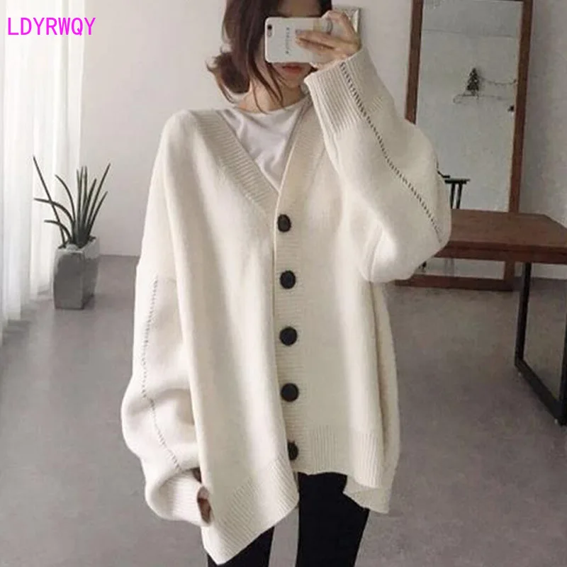 

2019 autumn and winter new Korean women's lazy loose large size temperament V-neck bat sleeve single-breasted sweater