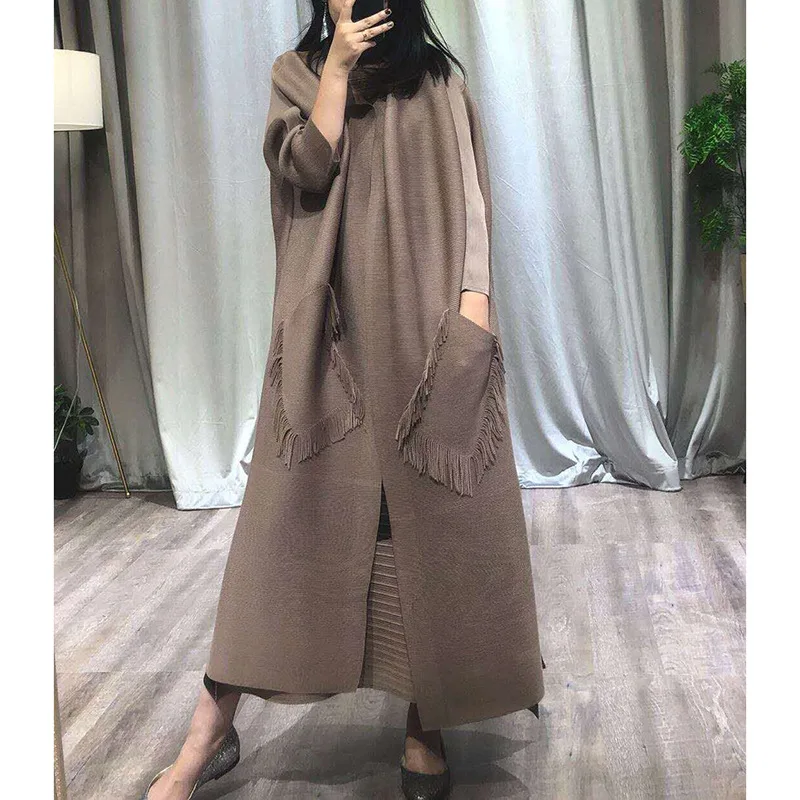 Khaki Miyake плиссированный удлиненный Тренч с кисточками размера плюс, женское однотонное пальто с v-образным вырезом, однобортный Тренч с широкой талией, женская мода - Цвет: Khaki