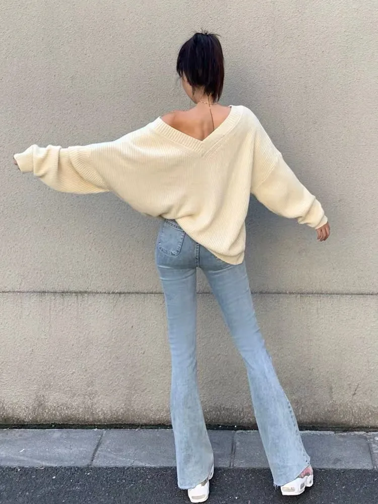 Autumn and winter new sweater women deep V-neck bat-sleeve loose pullover long-sleeved sweater fashionable casual top was thin