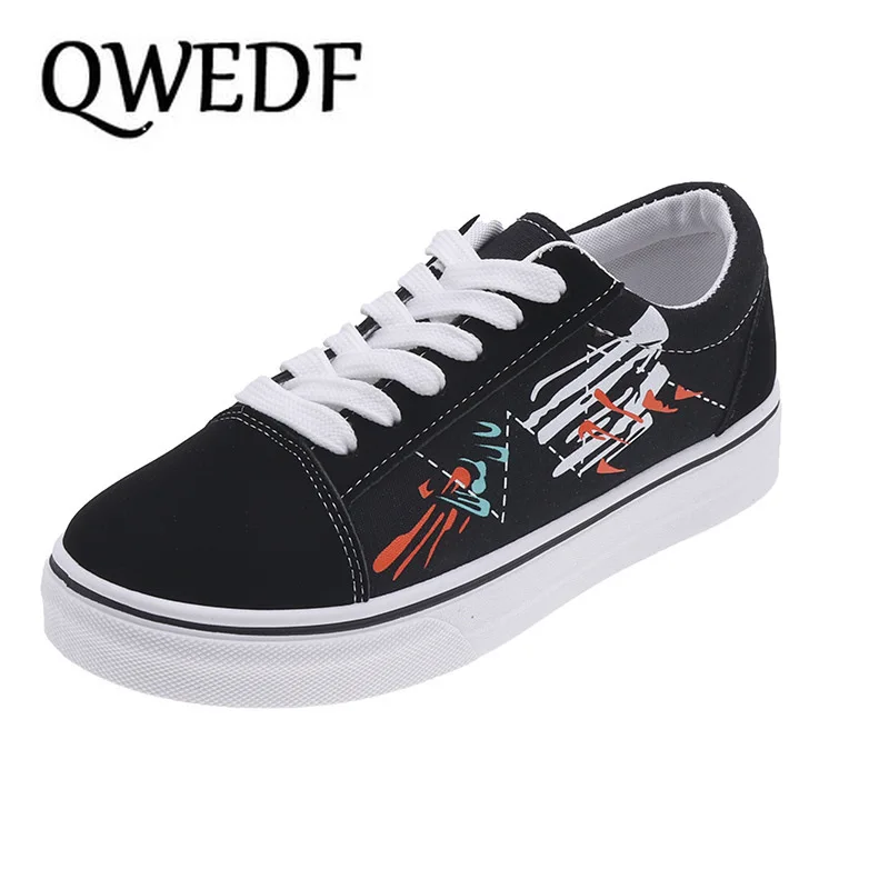 

QWEDF 2019 Women vulcanized sneakers breathable flat casual white shoes woman spring and autumn canvas shoes white X9-52