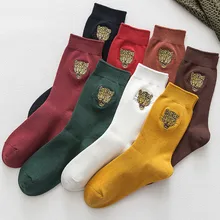 5 пар/лот женские осенние зимние хлопковые дышащие носки Пот-абсорбционный дезодорант носки вышивка Модные свободные носки BDW014