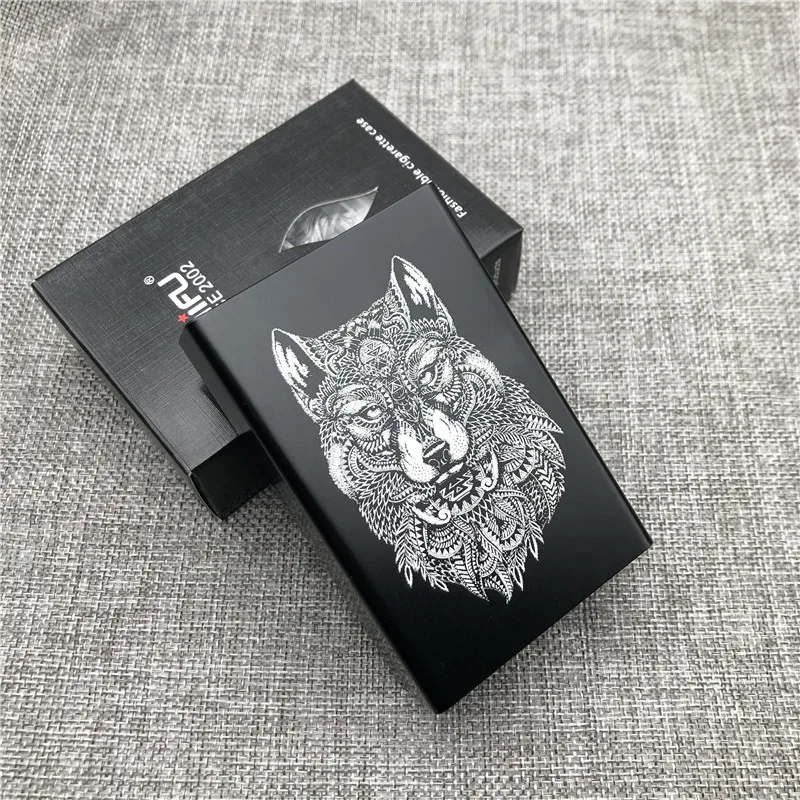 Customized Ultra-Thin Tiger Totem Aluminum Cigarette Case with Laser Engraving