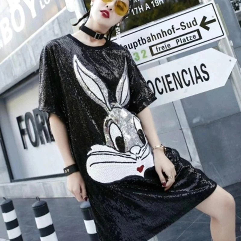 Zomer Nieuwe Vrouwen Stage Kostuum Korte Mouw Losse Sequin Pencil Dress Hip-Pop Cartoon Oversized Casual Lange Jurken HF281 es Zomer Nieuwe Vrouwen Stage Kostuum Korte Mouw Losse Sequin Pencil Dress Hip-Pop Cartoon Oversized Casual Lange Jurken HF281 es