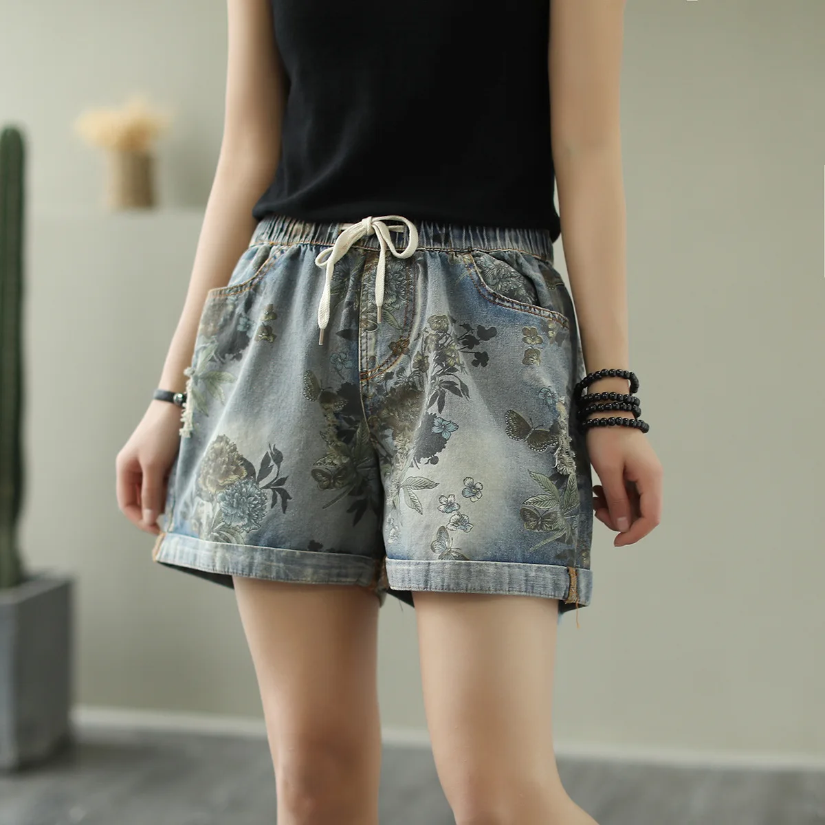 

2020 Vintage Floral Print Denim Drawstring Straight Shorts for Woman Summer New Elastic Waist Loose Casual Jeans Shorts