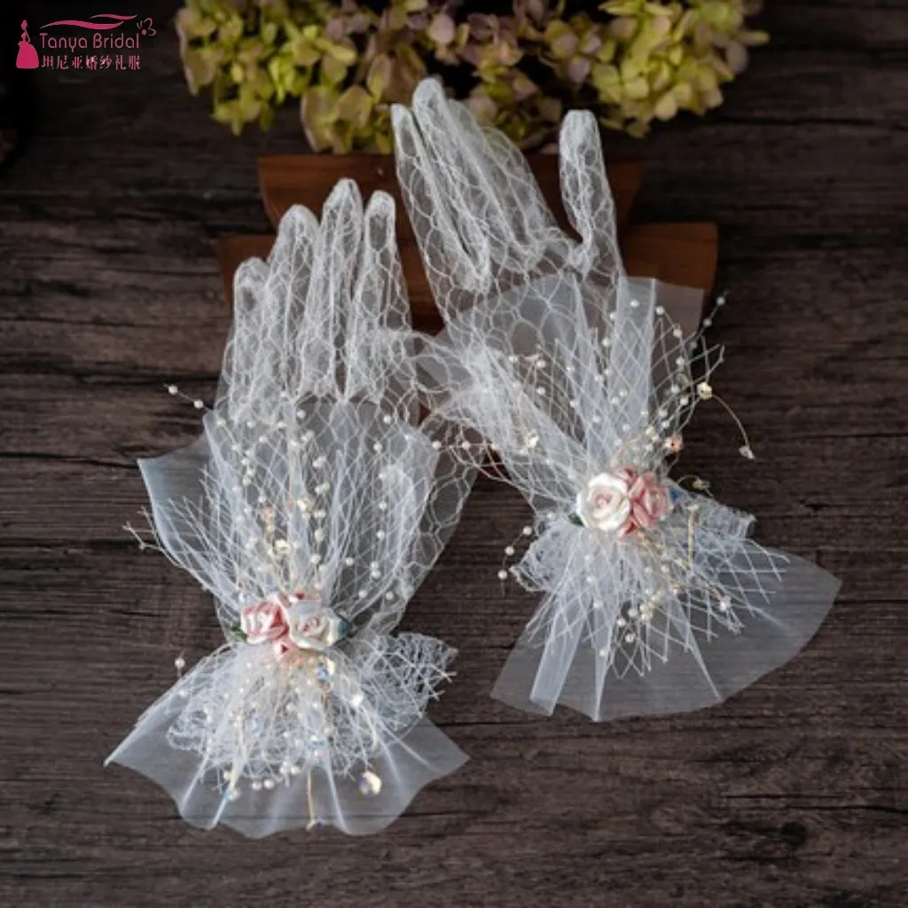 Свадебные перчатки для невесты, бежевые короткие дизайнерские кружевные марлевые прозрачные женские перчатки, женские ажурные варежки, перчатки для невесты DQG1039