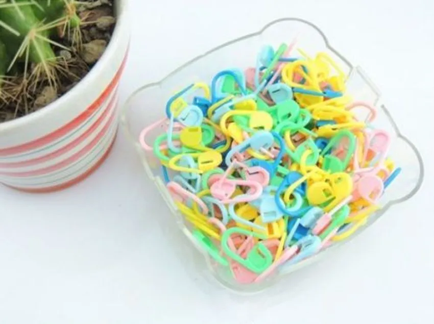 30PCS Knitting Weave Plastic Crochet Craft Locking Stitch Needle Clip Markers Holder