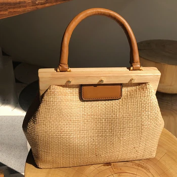 

New Style Wooden Clip Shell Portable Raffia Woven Female Bag Pu Bracelet Summer Vacation Fashion Straw Bag For Woman 2020