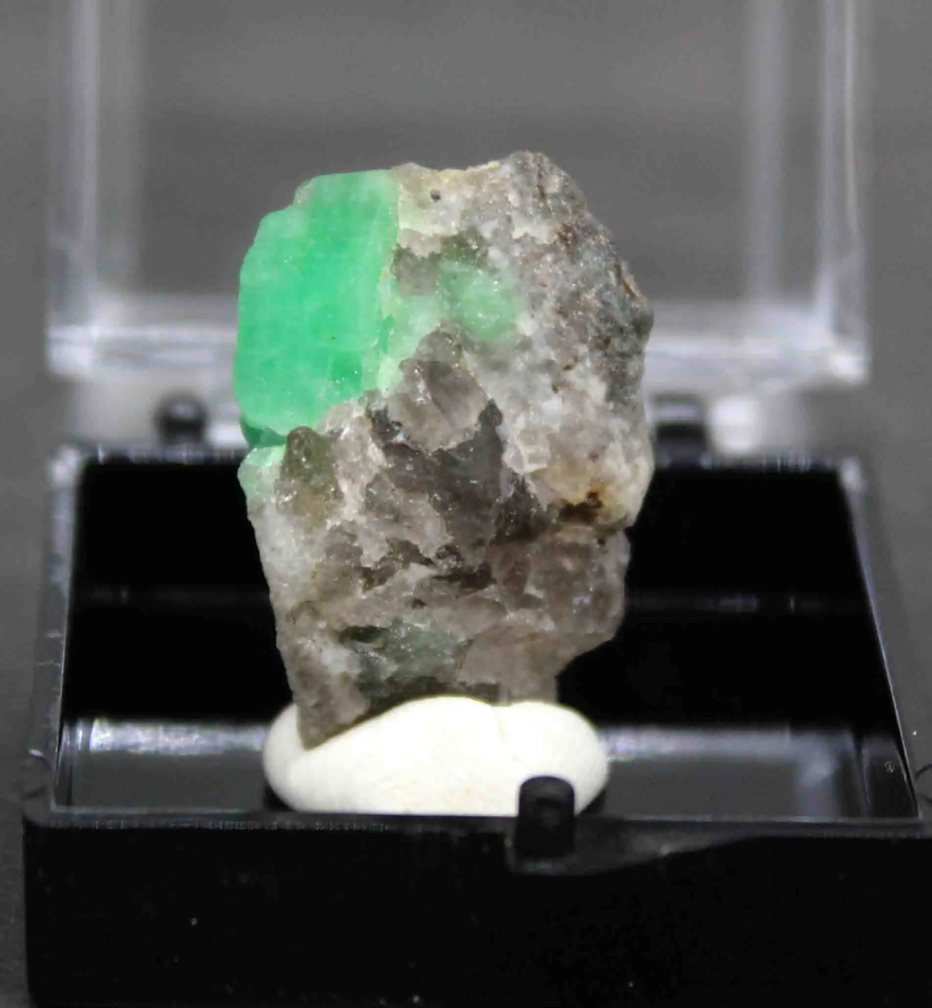 

100% Natural rare emerald mineral crystal teaching specimen stone collection from China