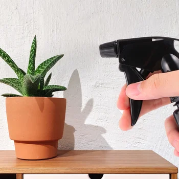 

1pc Mist Prayer Portable Fashionable Convenient Watering Spray Bottle Plastic Sprayer Mist Sprayer for Indoor Garden Outdoor