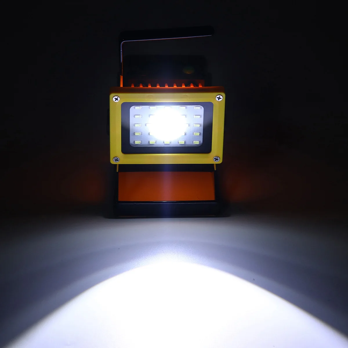 30 Вт светодиоды перезаряжаемый портативный прожектор водонепроницаемый наружный свет с зарядным устройством мощностью 18650 батарея Строительная лампа