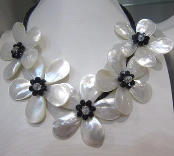 

White Sea Shell Flower Necklace With Crystal Flower Choker Necklace
