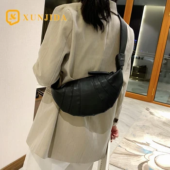 

XUNJIDA 2020 Women Black Wide Single Strap Zipper Half Moon PU Leather Chestbag Retro Crossbody Bag High Capacity Shoulder Bags