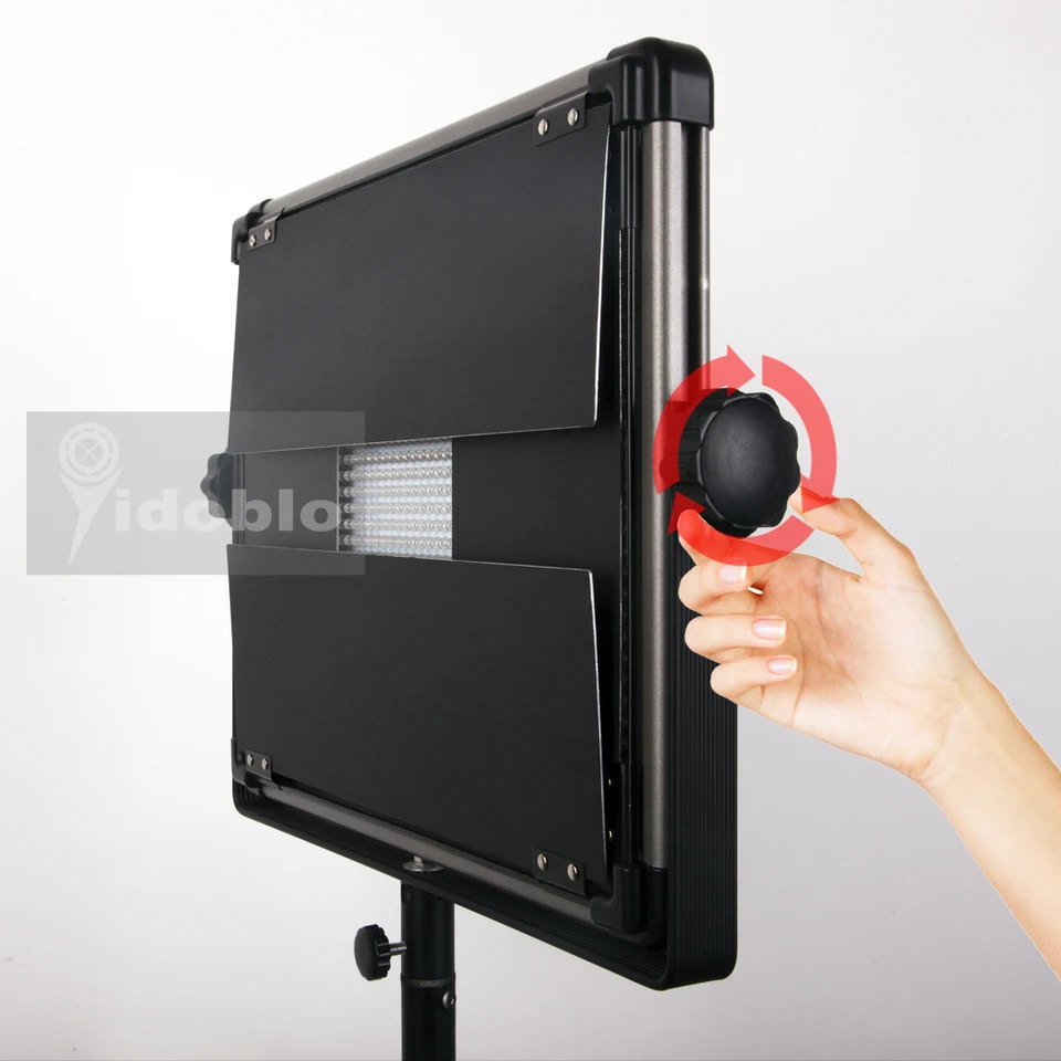 Test : lampe vidéo bicolore SmallRig RC 220B Pro 220W pour studio