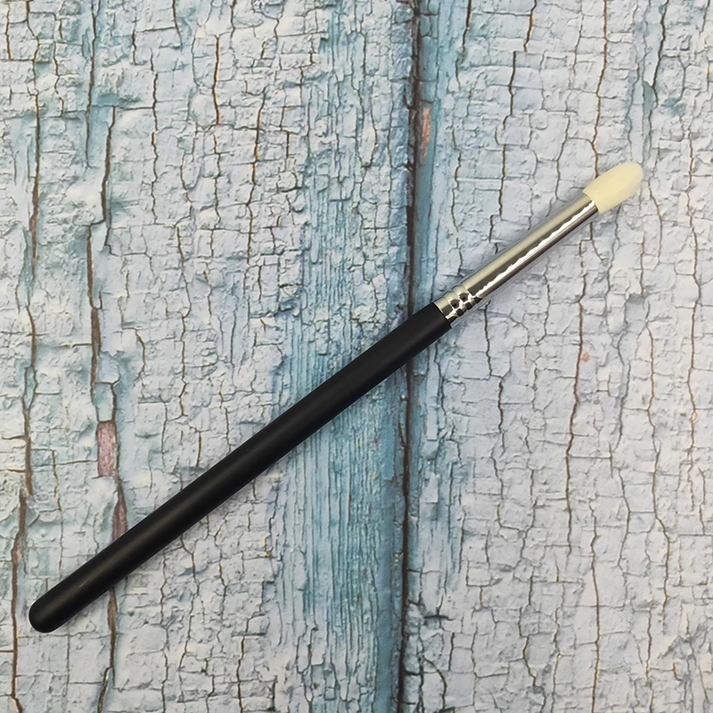 1Pcs High Quality Eyeshadow Makeup Brush Perfect Eye Patch Shadow Concealer Detail Kabuki Theater Without Logo | Красота и здоровье