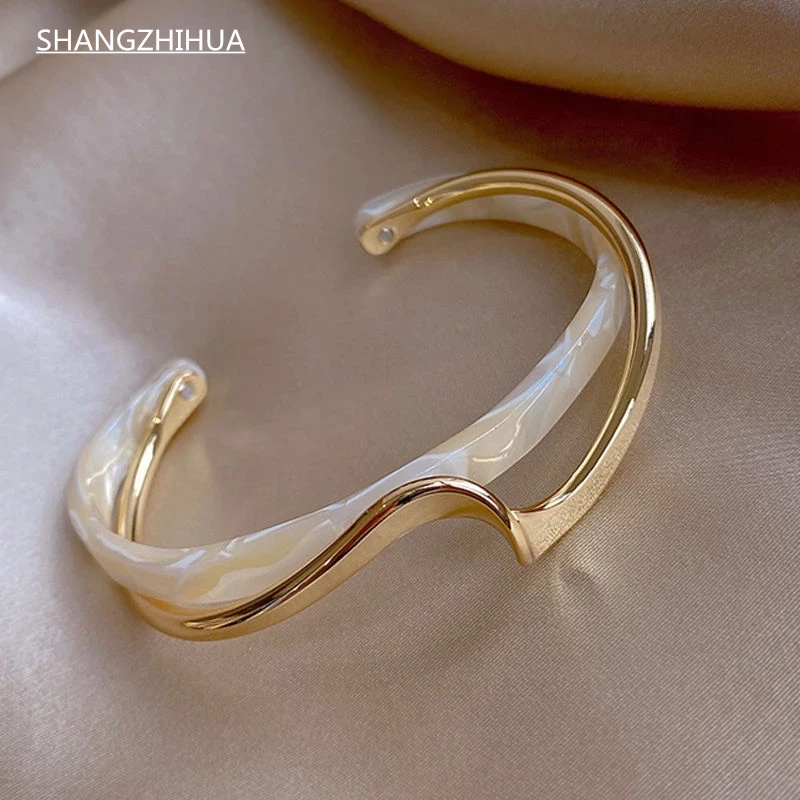 Bangle Bracelet Simple White Shellfish Board Bend Metal Geometric Overlap Acetic Resin Open Bangle For Women Girls bangle bracelet zirconia bangle snake bangle bracelet