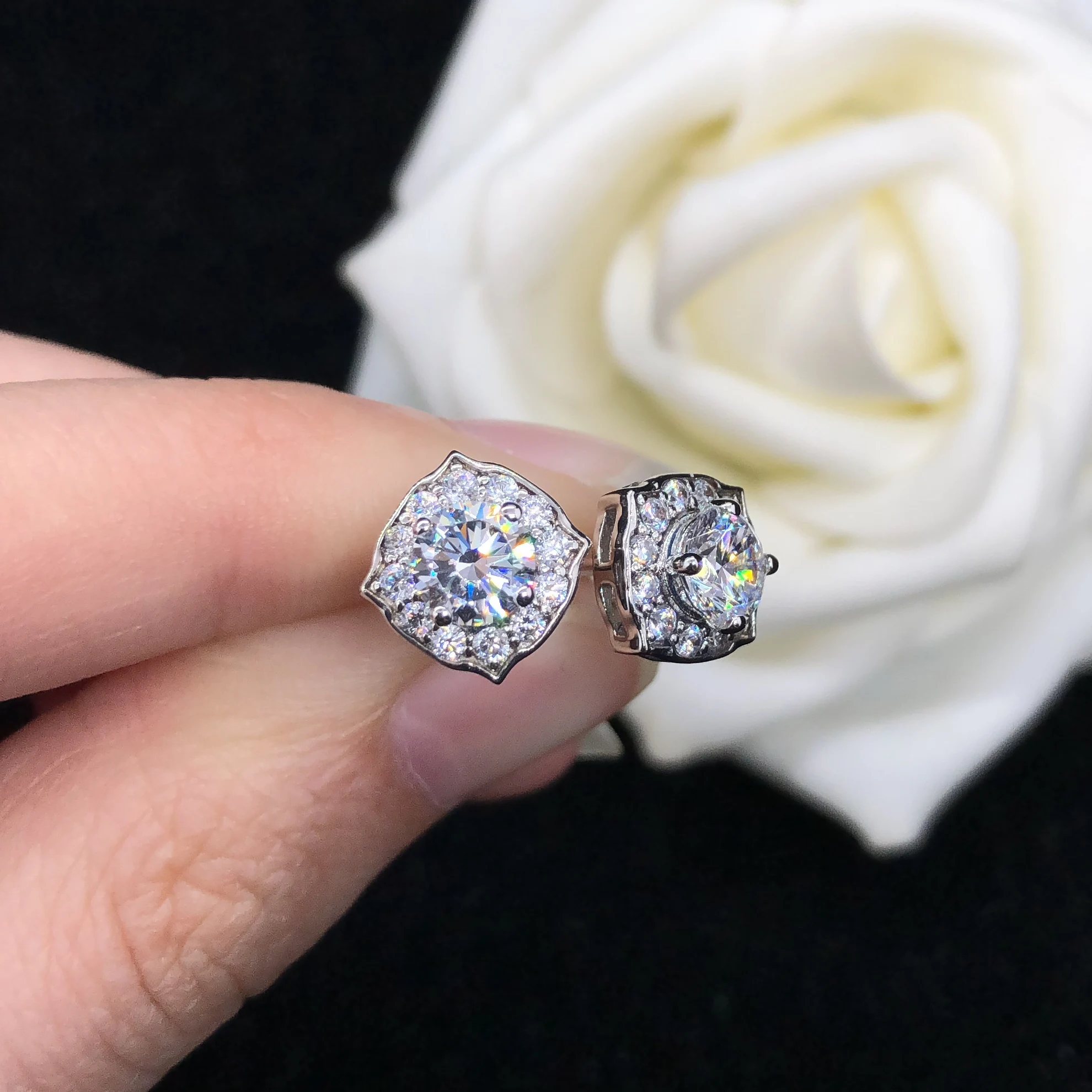 AU585 14K White Gold Stud Earrings 0.5Ct each Round Cut