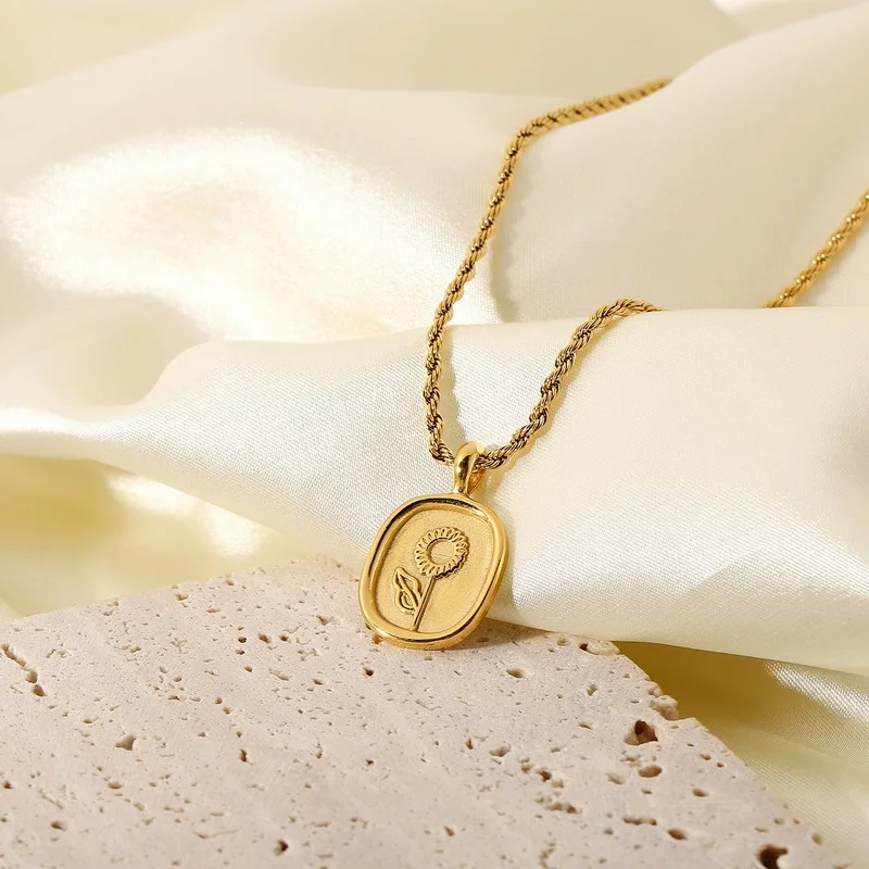 

Minimalist Stainless Women Necklace Gold Plating Oval Textured Flower Pendant Twist Chain Chokers Necklaces for Girl