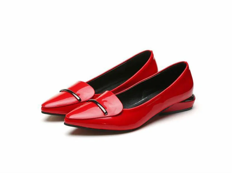 Элегантные красные туфли на плоской подошве с острым носком; женские туфли из лакированной кожи на плоской подошве; модные женские туфли без застежки; женские Балетки без застежки; офисные туфли