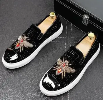 

New luxury Dandelion Spikes Flat Leather Shoes Rhinestone Fashion Men embroidery bees Loafer Dress Shoes Smoking Slipper Casual