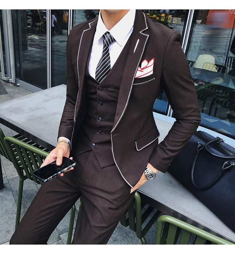 Мода стежка Воротник Свадебный костюм для жениха Slim Fit Smoking Homme брак черный кофе Формальные сценические вечерние костюмы для выпускного вечера мужской Q890