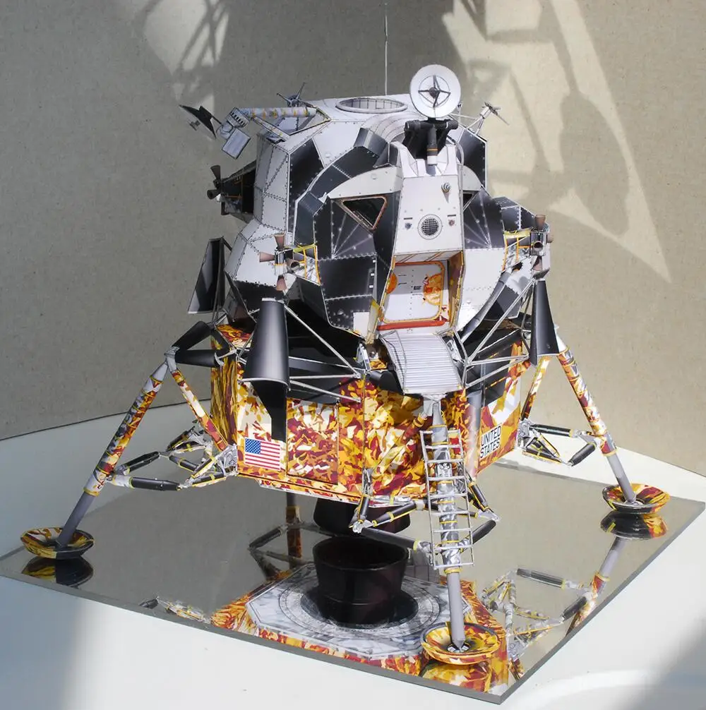 Модель Apollo 11 бумажная для самостоятельной сборки авиационная модель авиатора