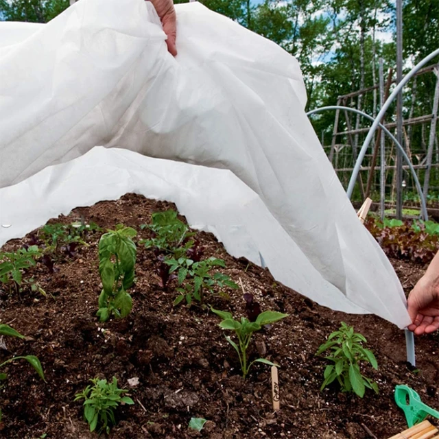 Növényfedők Fagyasztva Védelem Újrahasznosítható Lebegő Sor Borítás A Növények Emelt Ágy Zöldségekhez Rovar Gát Növény Takaró - Image 2