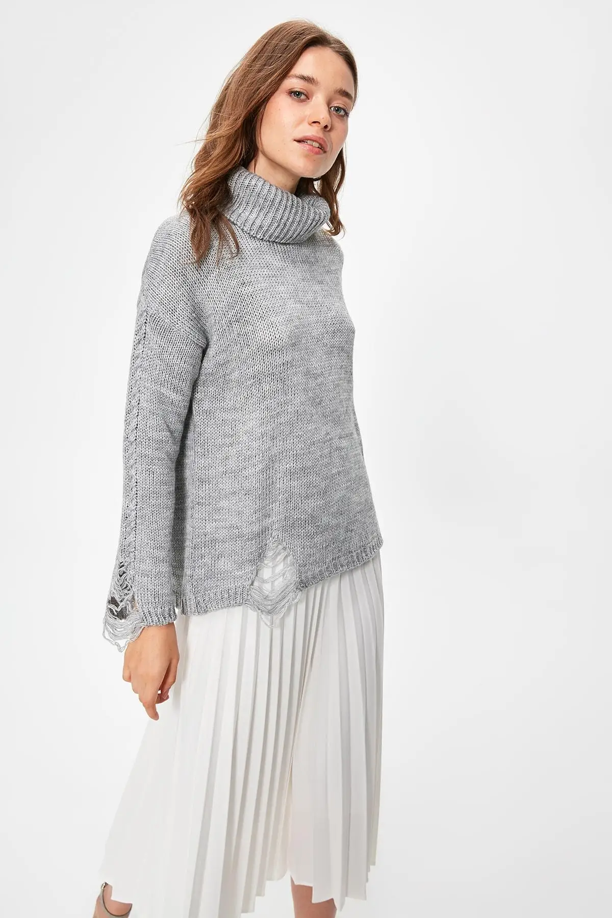 

Trendyol Gray Ripped Detaylı Knitwear Sweater TWOAW20FV0072