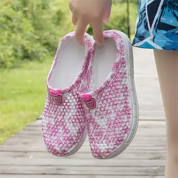 

Light Weight Breathable Shoes Women Sandals Ladies Beach Sandals Outdoor Slippers Flats Shoes Hollow Out Casual Slippers Women