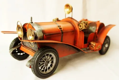 

Red Handmade Metal Vintage Classic Cars Model Retro Iron Car Miniatures Figurines Home Decoration Desktop Crafts Kid Toys Gifts