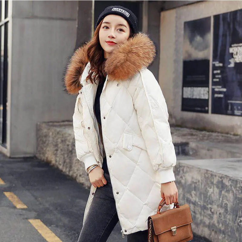 Модная женская толстая длинная пуховая куртка из натурального меха енота Женская Повседневная теплая пуховая куртка с капюшоном ветрозащитная зимняя верхняя одежда - Цвет: White With Fur