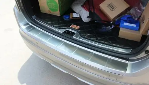 Для VOLVO XC60 2009- внешняя защитная накладка на ступеньку заднего бампера 1 шт