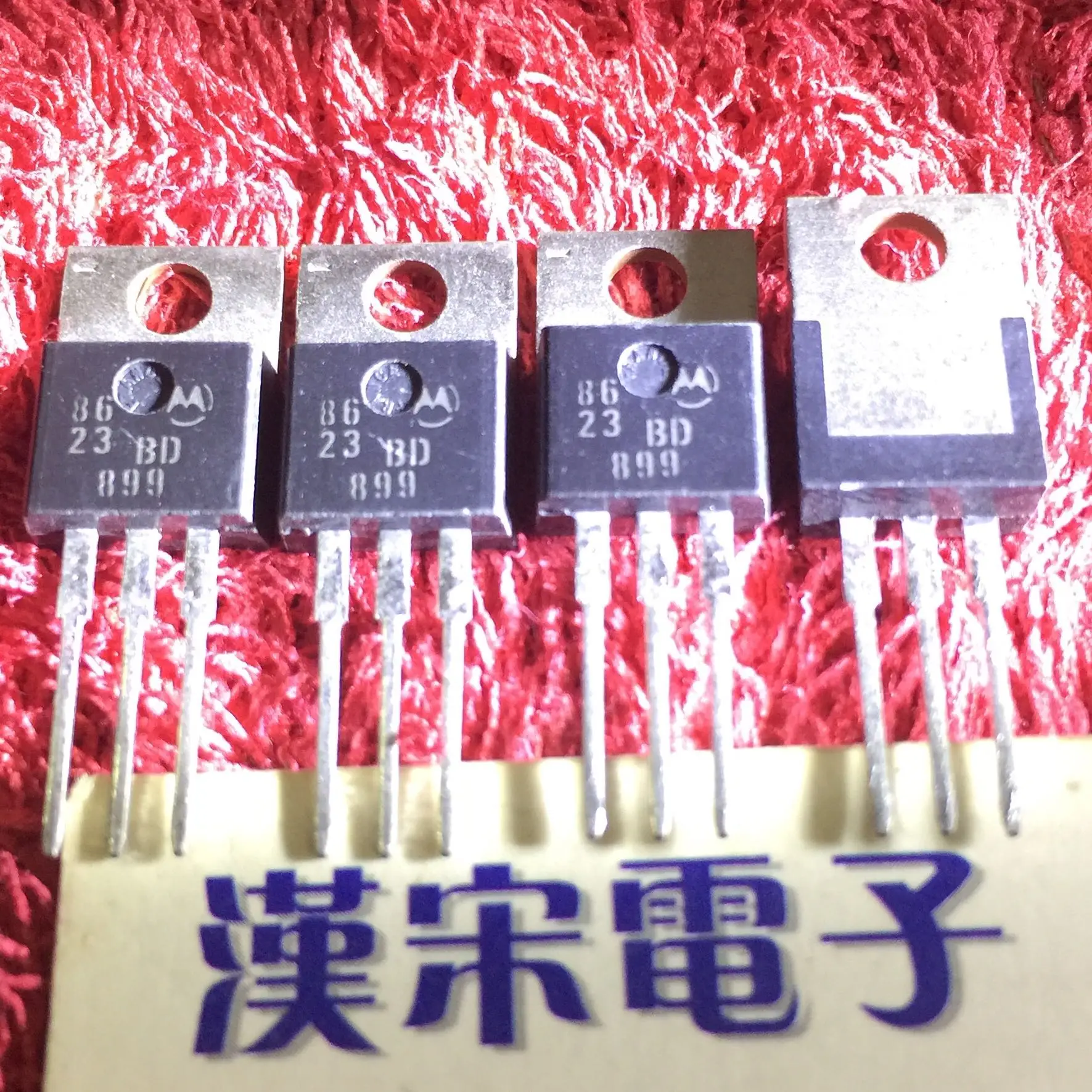 

Free shipping BD899 TO-220 10PCS/lot