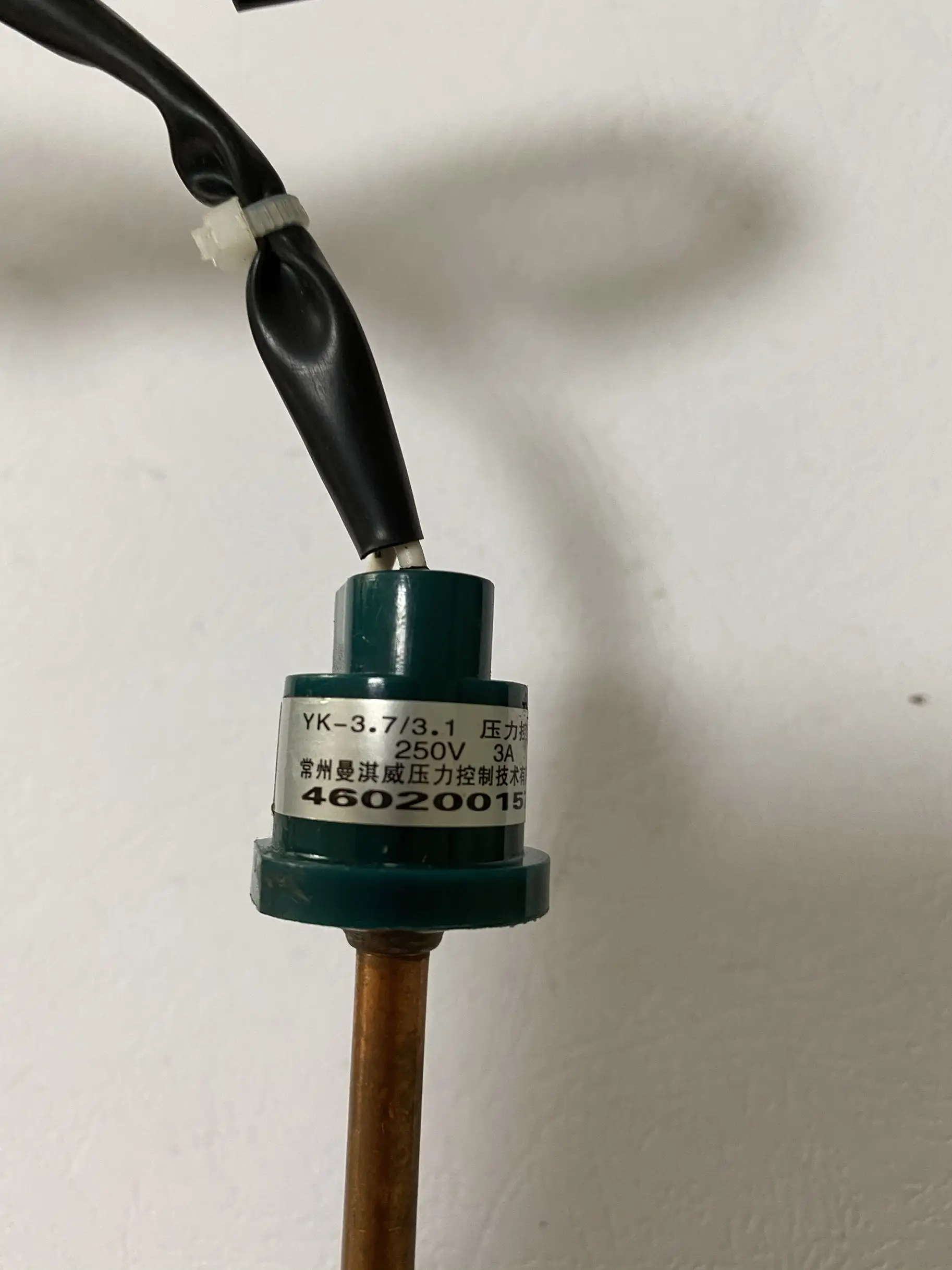 

YK-3.7/3,1 регулятор давления OFF 3.7Mpa ON 3.1Mpa 250V 3A Manqiwei оригинальный