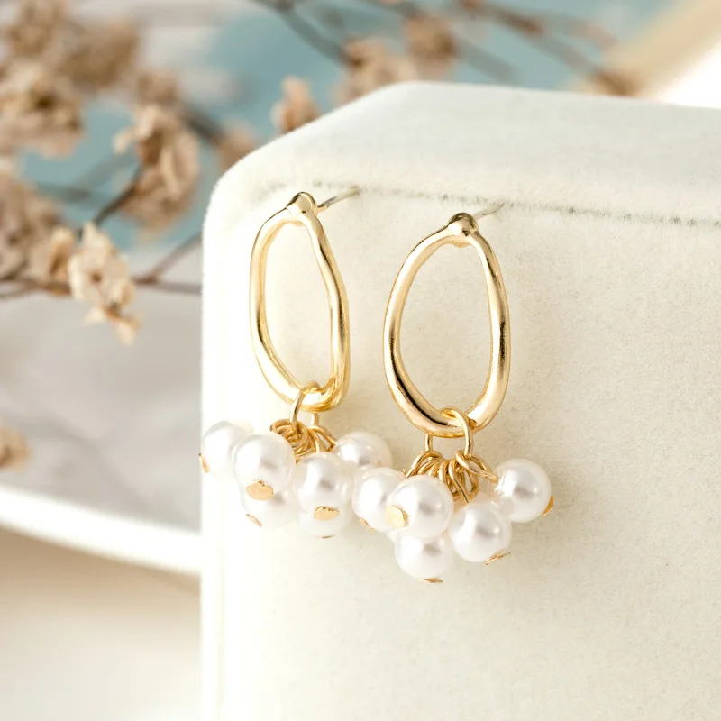 Fashion tassel pearl earrings female Contracted temperament long beaded pearl earrings Metal geometry stud earrings for women