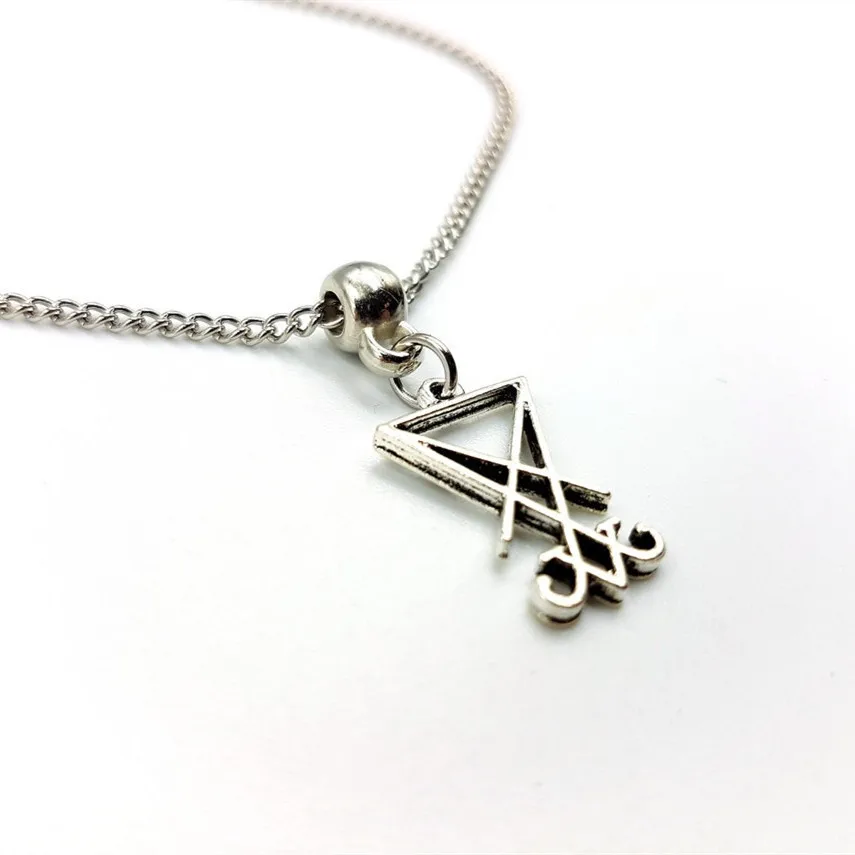 Collar con colgante símbolo lucifer para mujer estilo gótico_voghion.com