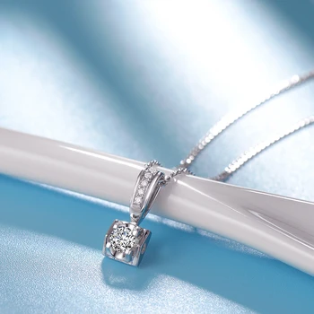 

18K Gold Diamond Pendant for Women Fashion Fine Jewelry Natural Diamond Inlay Shiny Pendant for Necklace and Chain