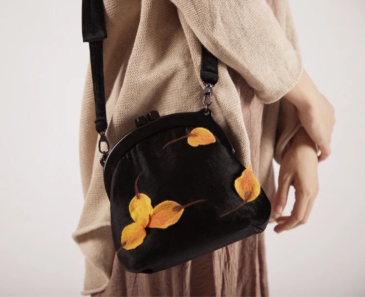 

Angelatracy 2019 New Arrival Wool felt Velvet Velour Shell Chain Frame Leave Cute Vintage Handmade Crossbody Messenger Bag