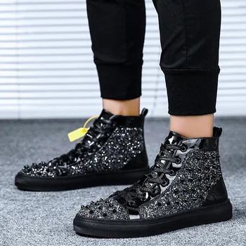 

2020 New Luxury Brand Men Boots Rivet Shoes Black Diamond Rhinestones Spikes Men Shoes Rivets Casual Flats Sneakers Wholesale