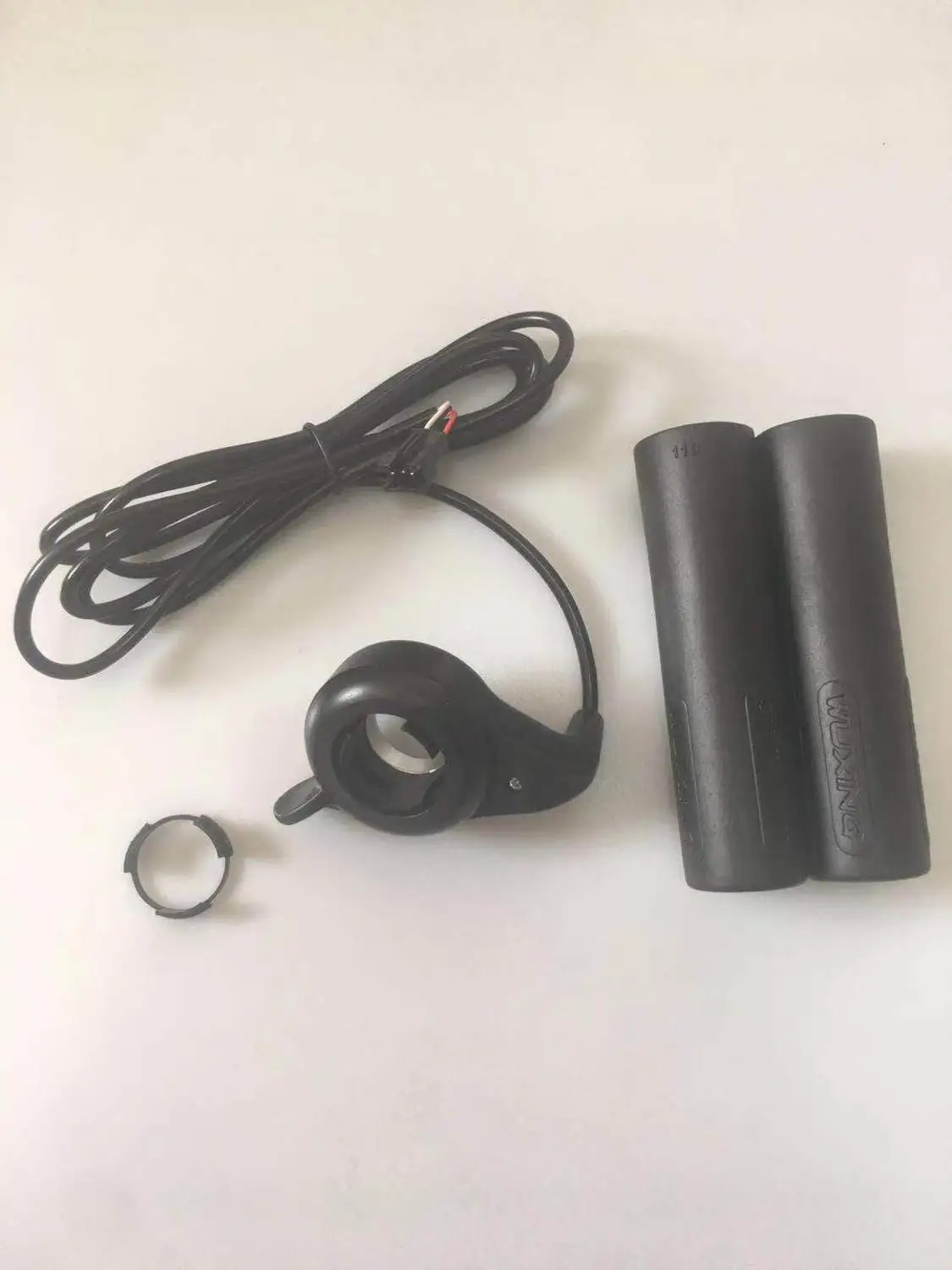 thumb trottle(right) 3 ядра нормальная Новая мода Стиль Универсальный Напряжение твист дроссельная заслонка для электровелосипеда DIY конверсионный комплект частей, электрический велосипед комплект - Цвет: thumb trottle(right)