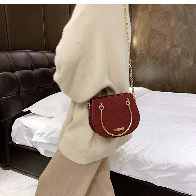 Autumn And Winter Fashion Wild Solid Color Messenger Bag Messenger Bag Width 19cm Height 15.5cm Thickness 8cm