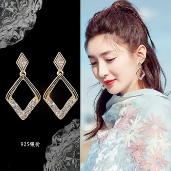 

Fashion Rhombus Earrings Female Elegant Versatile Immortal Earrings 2020 New Style