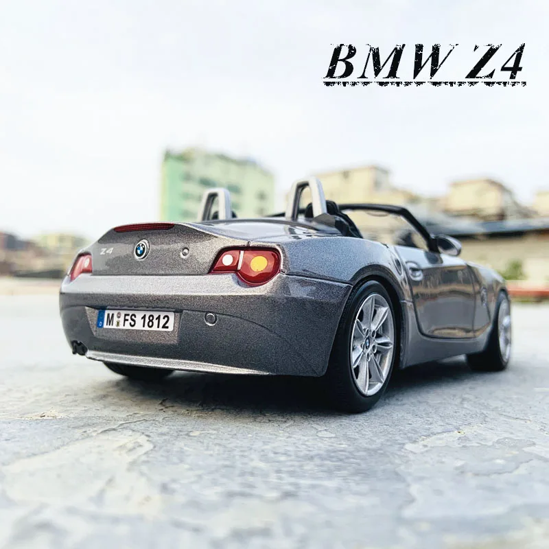 Модель спортивного автомобиля Bburago 1:24 BMW Z4 модель из сплава декоративная
