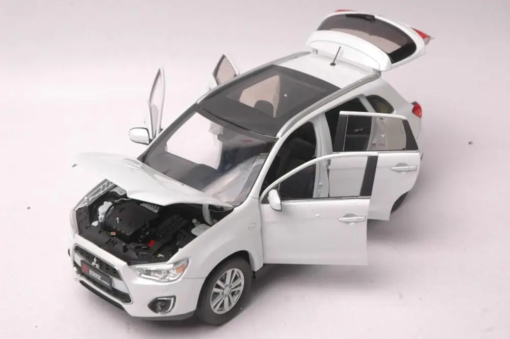 1:18 литье под давлением модель для Mitsubishi Pajero ASX 2015 Белый внедорожник Игрушечная