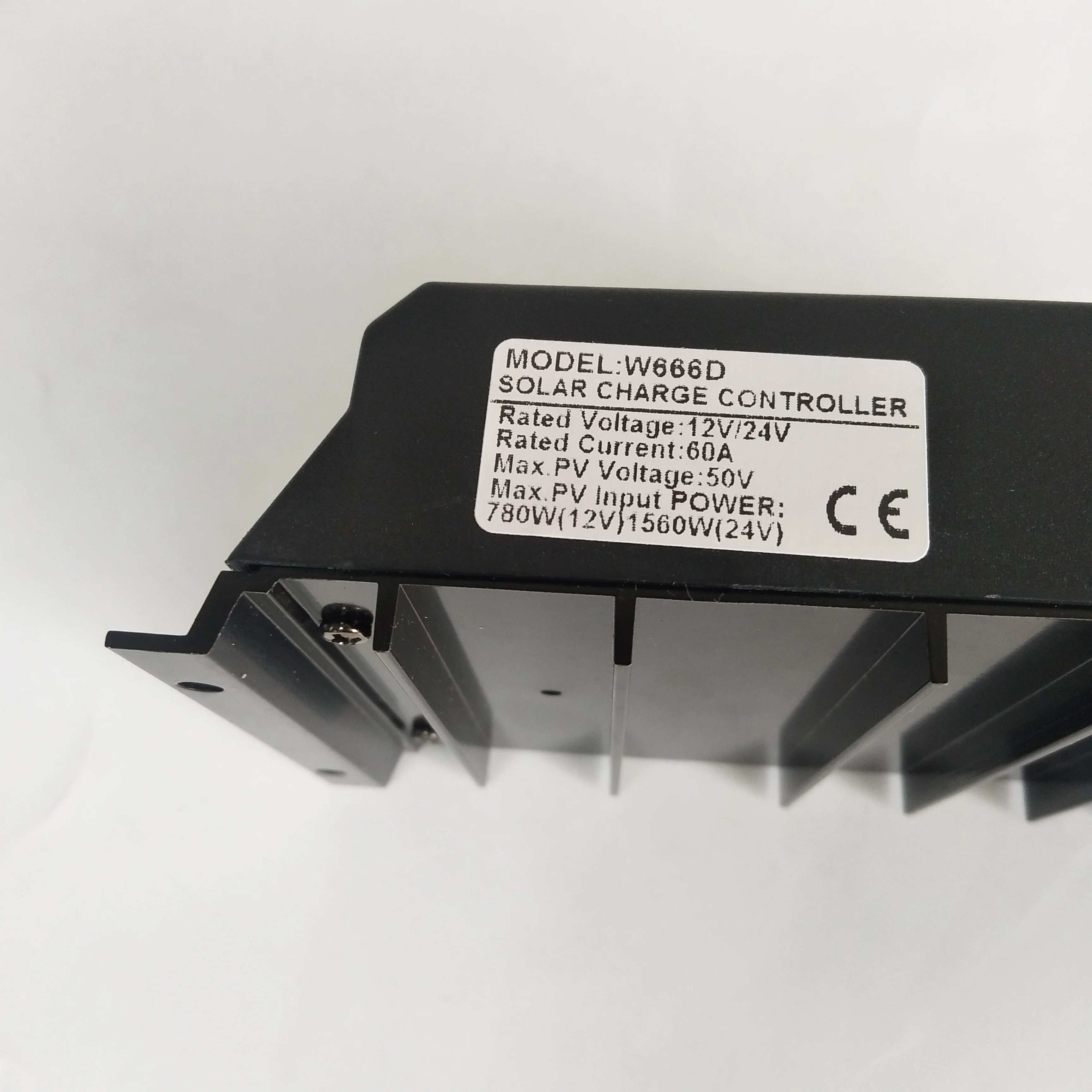 60A 50A 40A 30A 20A 10A 12V 24V Авто за максимальной точкой мощности Солнечный контроллер