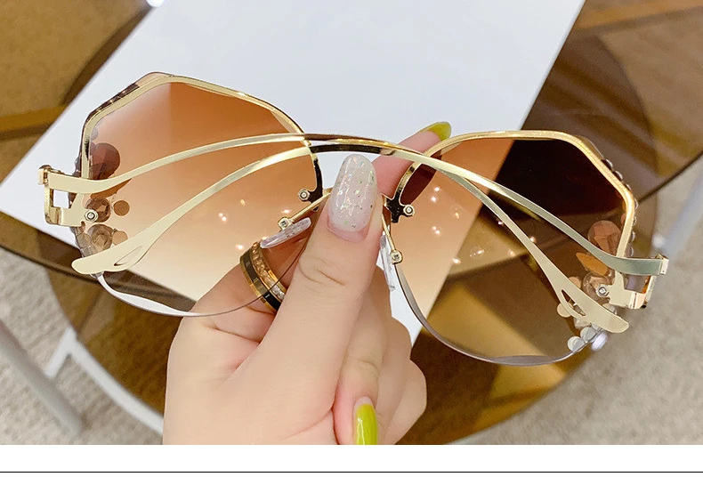 Fashion Anti-UV Diamond Sunglasses Women UV400 Rimless Vintage Sun Glasses Rhinestone Retro Sunglass Luxury Designer Oculos