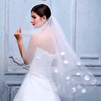 

2019 woman veils soft Tulle handmade 3d satin flowers lvory with cut edge short bridal veil Wedding dress accessories with comb