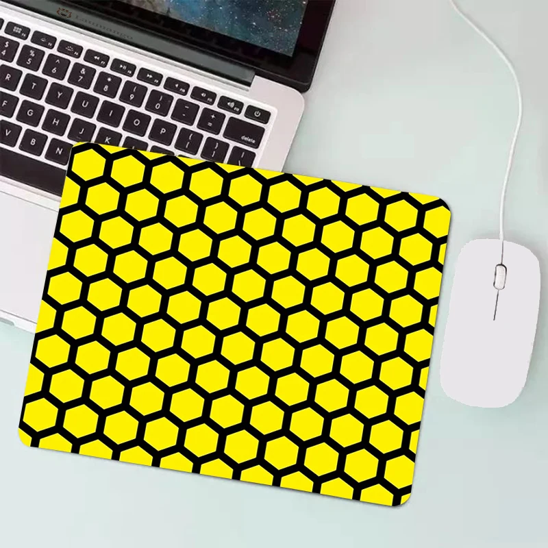 Alfombrilla de ratón con diseño de panal hexagonal de Anime, accesorios para juegos, mueble para PC, teclado de ordenador, alfombrilla de escritorio, alfombrilla de goma para portátil pequeña