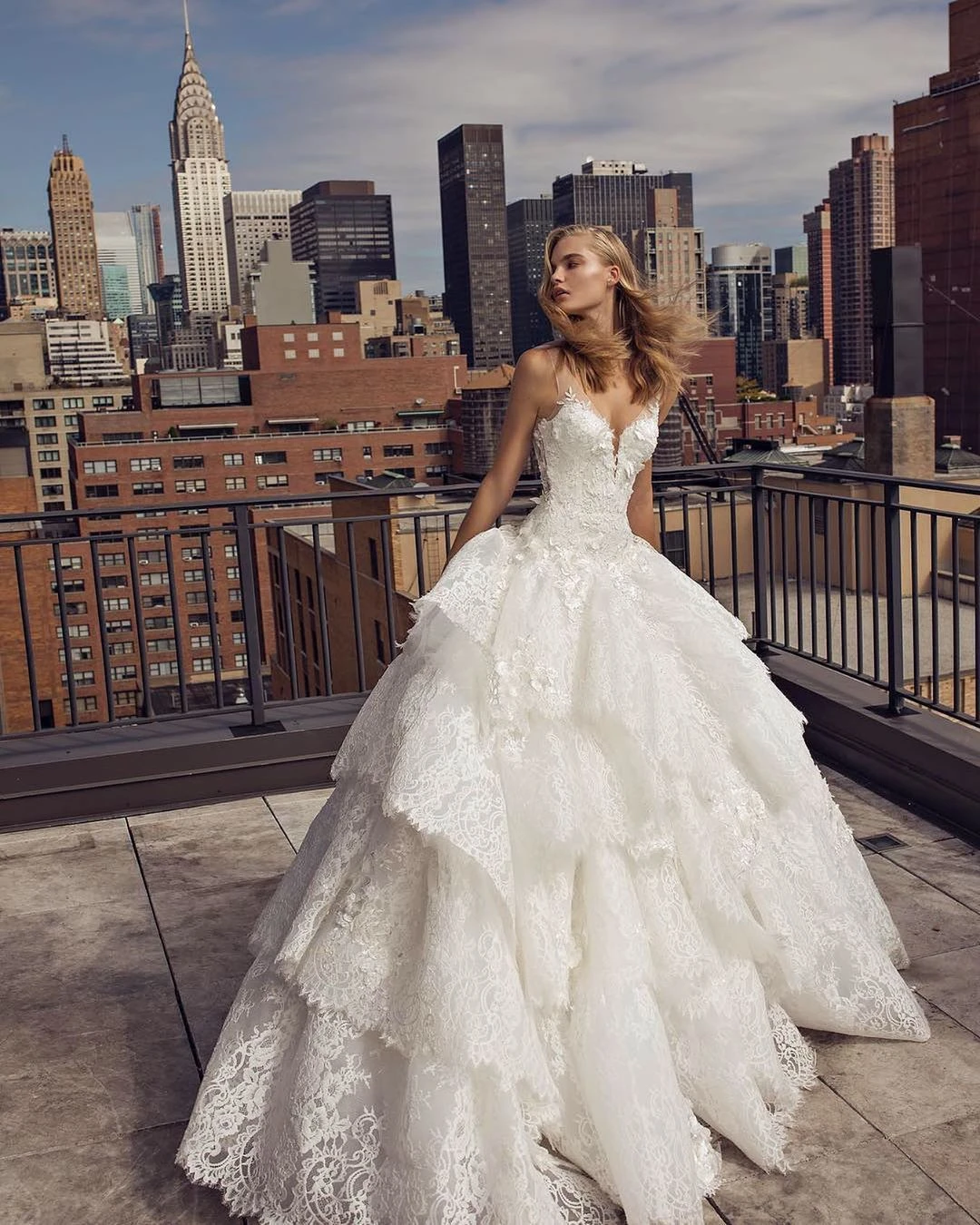 

Vivian's Bridal Luxury Layer Ruffle Lace Wedding Dress Sexy Deep V-neck Backless Court Train 3d Flower Ball Gown Bridal Dress